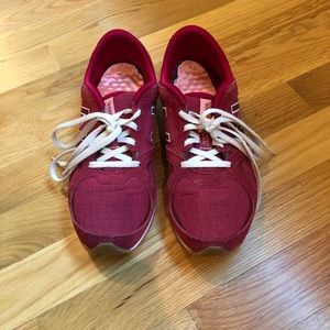 555 New Balance Tennis Shoes - LIKE NEW CONDITION